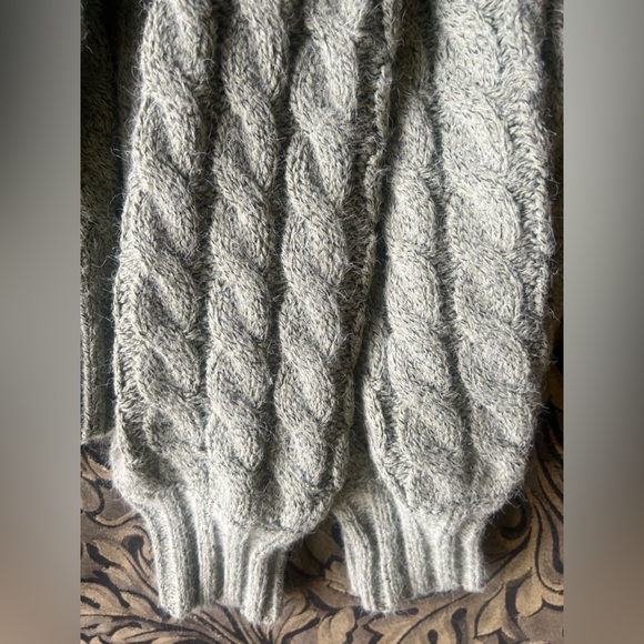 Allie Rose Sage Green 🌿w/Black Heather Cable knit Sweater 🤎 Size M Cozy - Picture 3 of 4